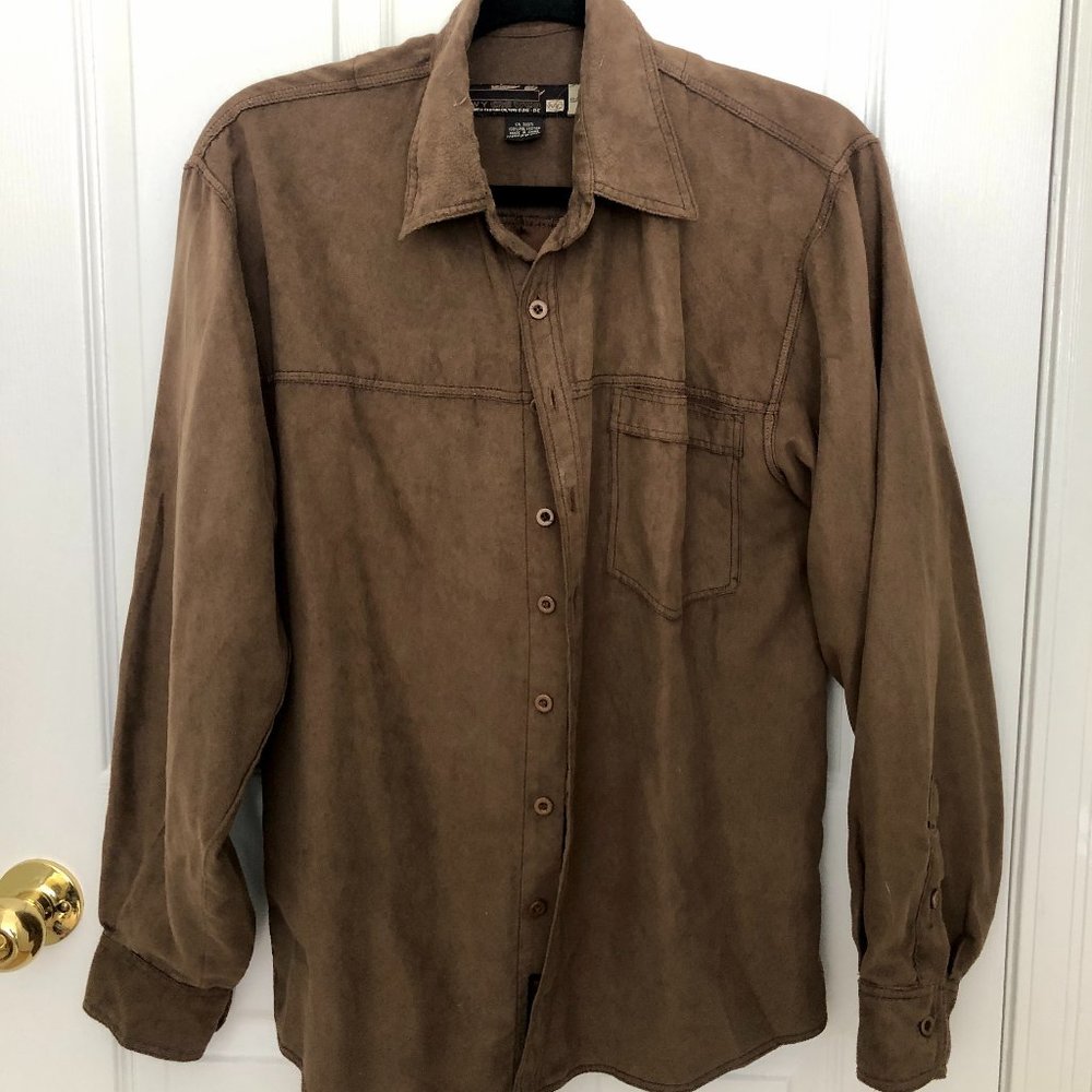 Long sleeved and COMFY shirt. Velvet brown